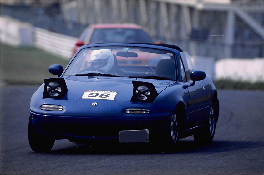 ヘッドライトの開閉で印象が変わるのもリトラクタブルヘッドライトの特徴（写真：鈴木ケンイチ）