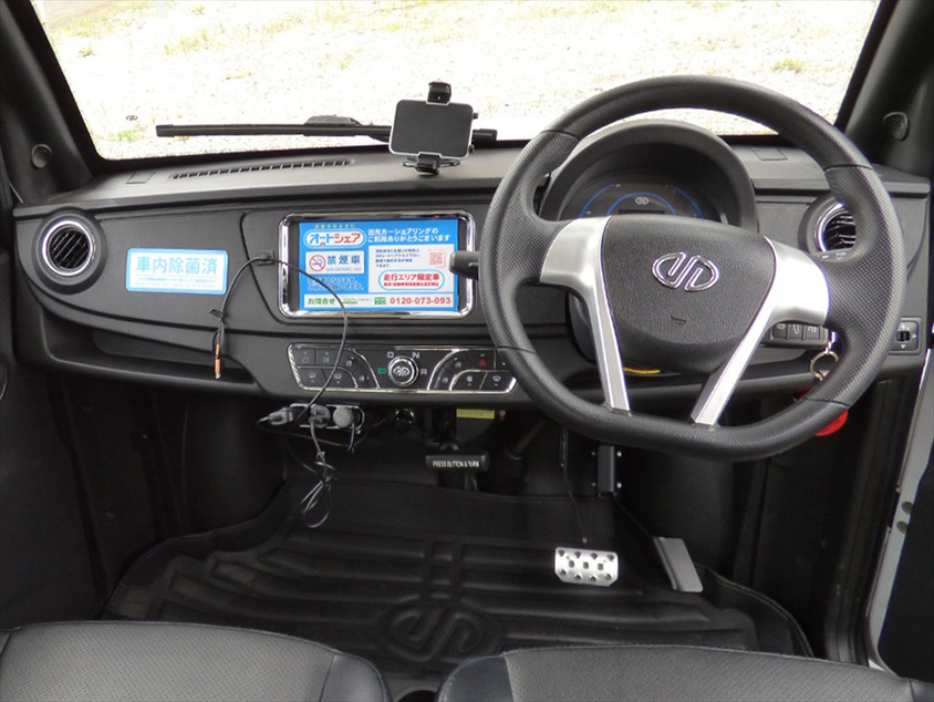 シフトセレクターがダイヤル式だったりウインカーレバーが左側だったりするが、走り出せばすぐに慣れる