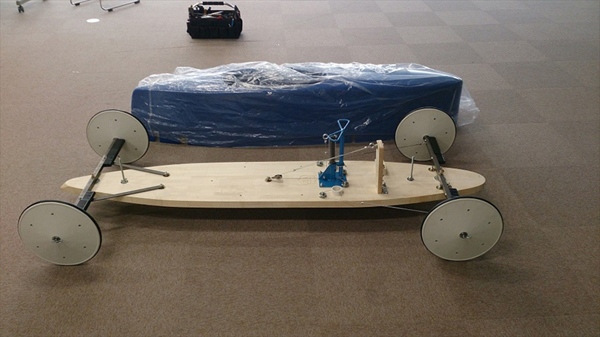 まるで車両が透けるかのように、周囲が一目瞭然