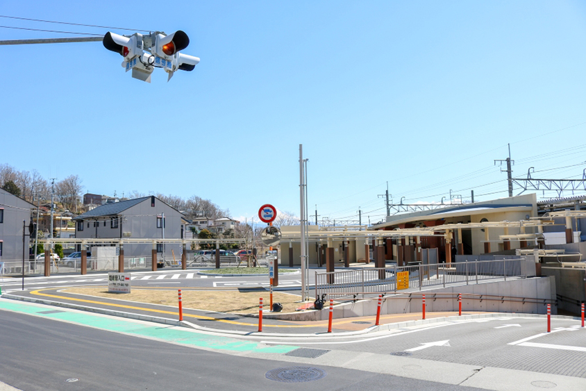 信号機などによる指示のあるロータリーもある