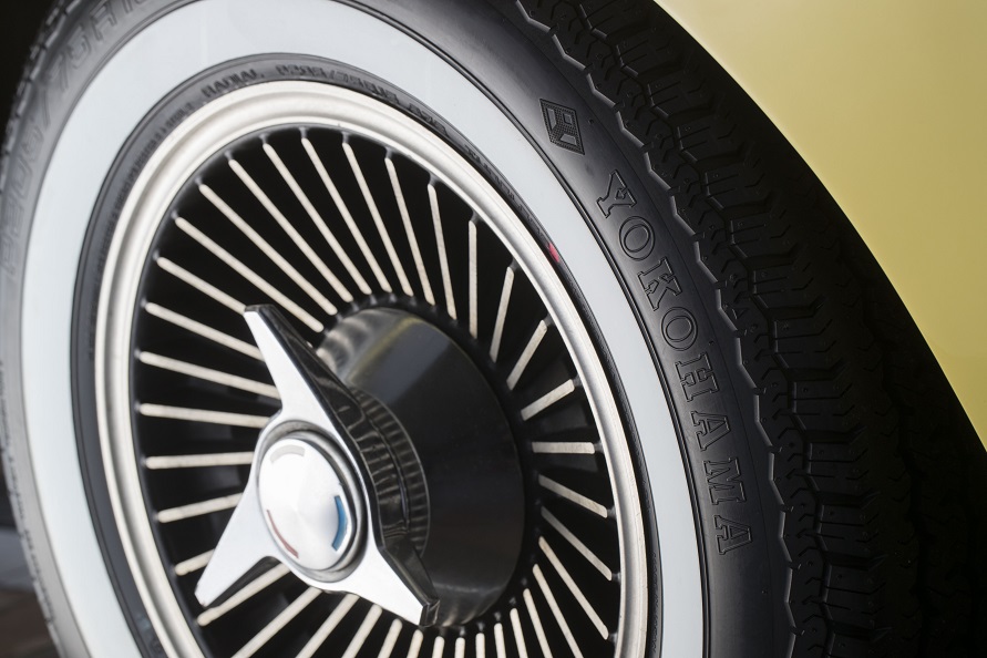 白い輪が特徴のホワイトリボンタイヤ