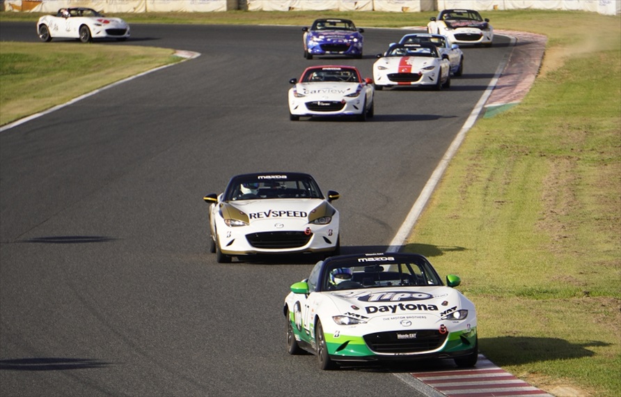 名物イベントのひとつ「メディア対抗ロードスター4時間耐久レース」は1989年から始まった。イベントは現在まで続き、昨年、開催30周年を迎えた。（※画像は現在のもの）