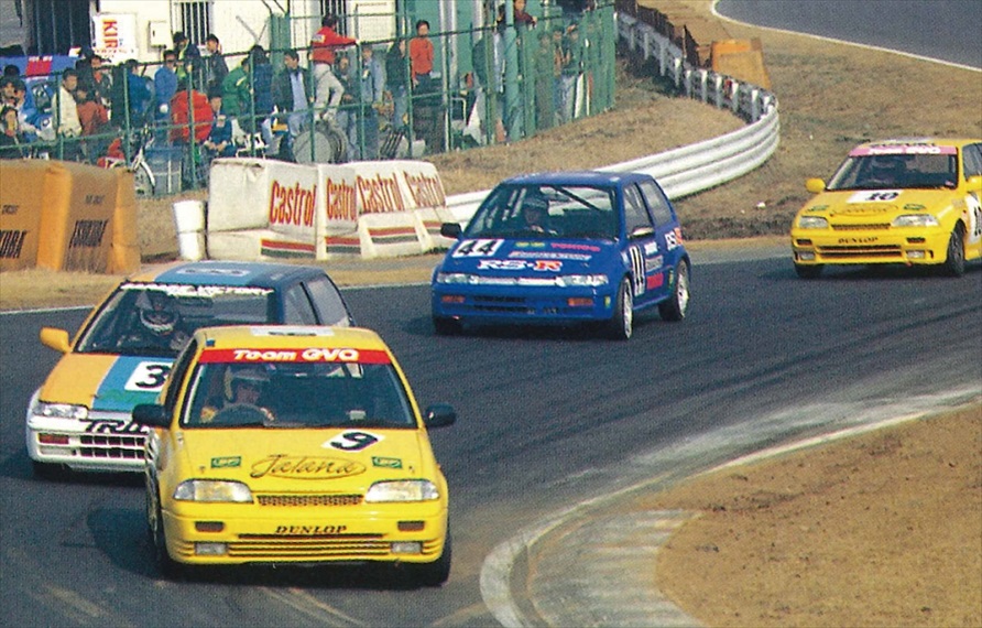 こちらはスズキ「カルタス」とホンダ「シティ」の姿が見える