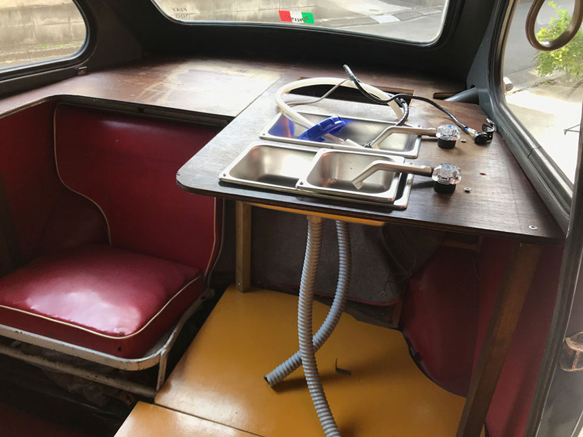 上下水道の取り付けも谷内さん自身で行った