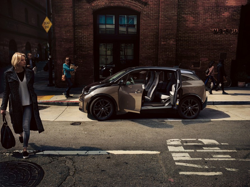 BMW「i3」。前席中心の使い方なら観音開きドアは便利（写真：BMW）