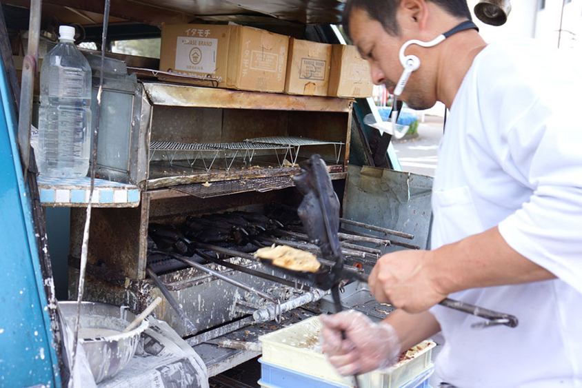 青くレトロなハイエースが目印！ 「鯛焼きのよしかわ」＜キッチンカー