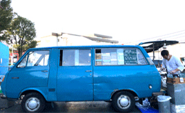 青くレトロなハイエースが目印！　「鯛焼きのよしかわ」＜キッチンカー探訪＞