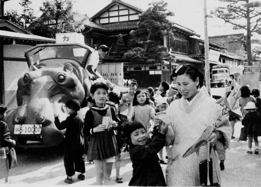 北海道から鹿児島まで周遊したカバ車