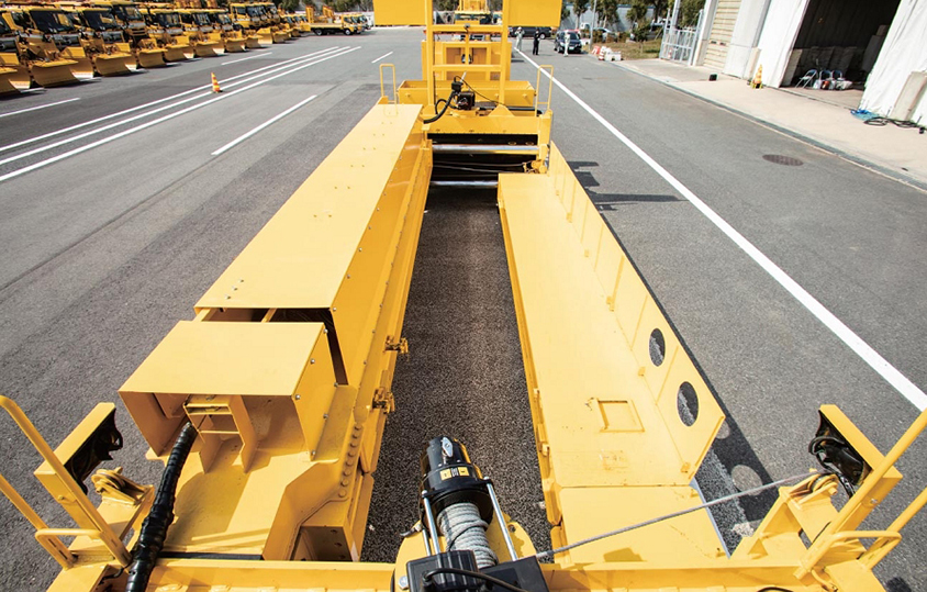 走行時。メインビームは左右に配置され、走行に必要な強度とバランスを確保