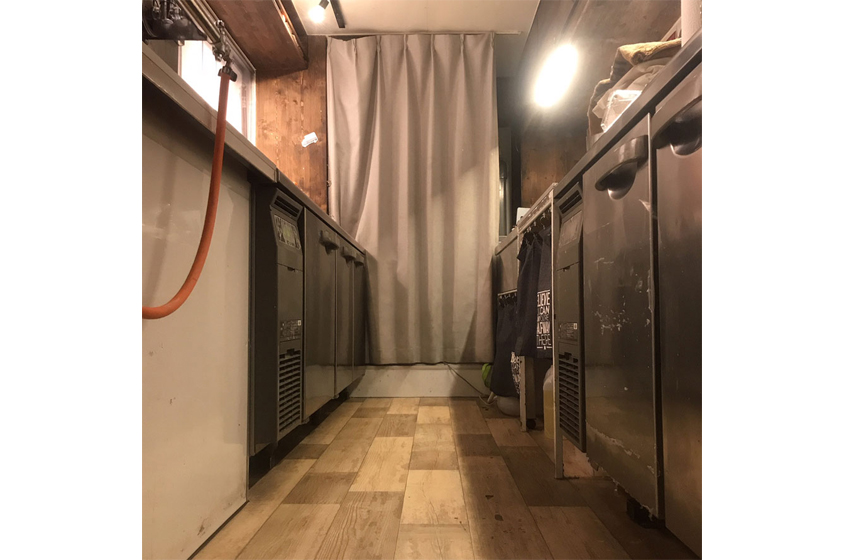 プロに製作を依頼したキッチンカーの内部