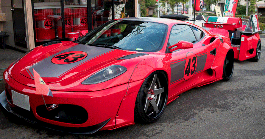 焼き芋カー フェラーリでねっとり甘い焼き芋を販売する「すーぱーかーやきいも