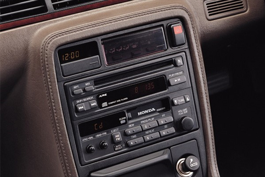 ラジオ カセット Cdそしてストリーミングへ カーオーディオの歴史をたどる トヨタ自動車のクルマ情報サイト Gazoo