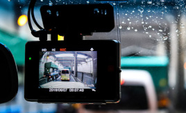 前後2カメラは当たり前に！「ドライブレコーダー」の最新機能と進化