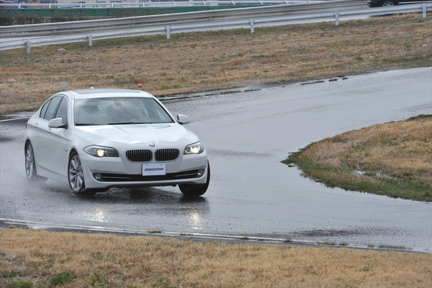 市販タイヤのテストの様子