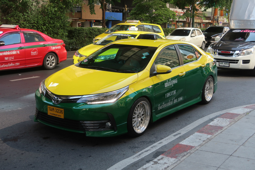 タイで見かけるホイールを換えたタクシー