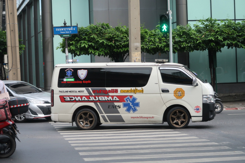 タイで見かけるカスタムした救急車