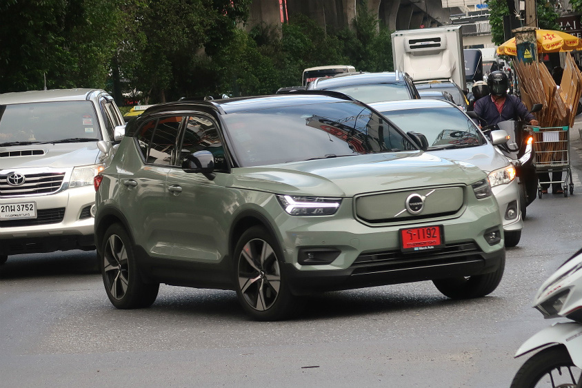 タイで見かけるボルボ「XC４０リチャージ」