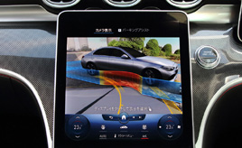 俯瞰モニターに救急車お知らせも！最新「あると便利な運転サポート機能」を紹介