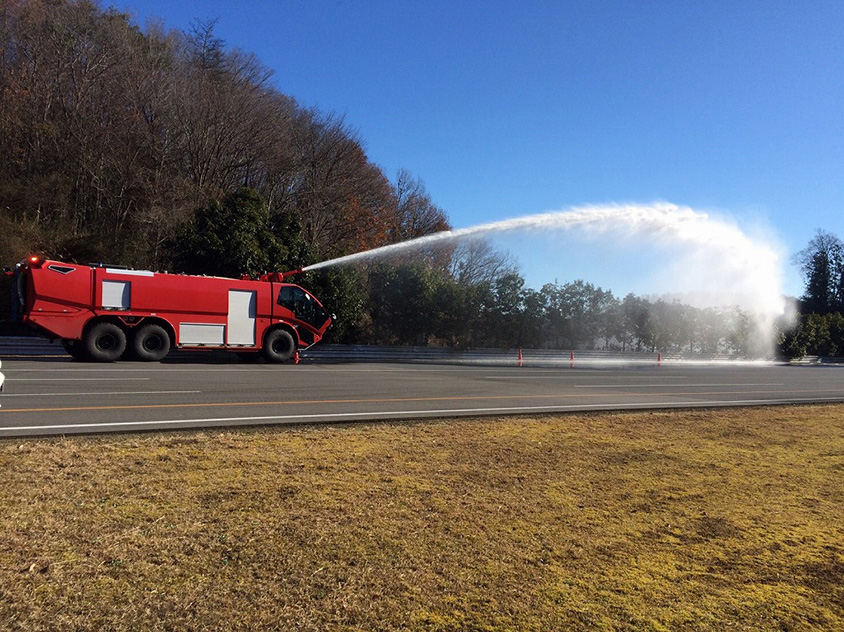 MAF-100Cの放水の様子