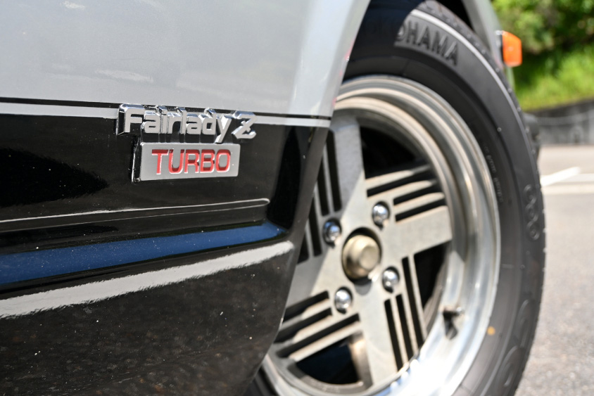 日産・フェアレディZ（130型）のサイドのロゴ