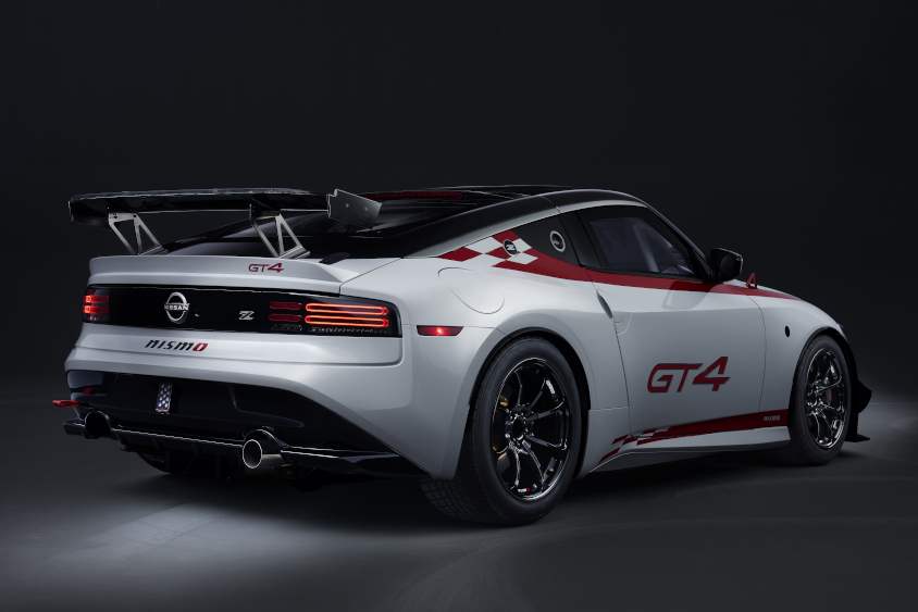 日産・Nissan Z GT4(フェアレディZ)右リアビュー