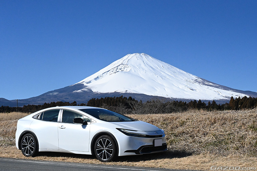 新型プリウス燃費計測走行中にぐるり富士山風景街道の国道469号、殿場と裾野市境付近