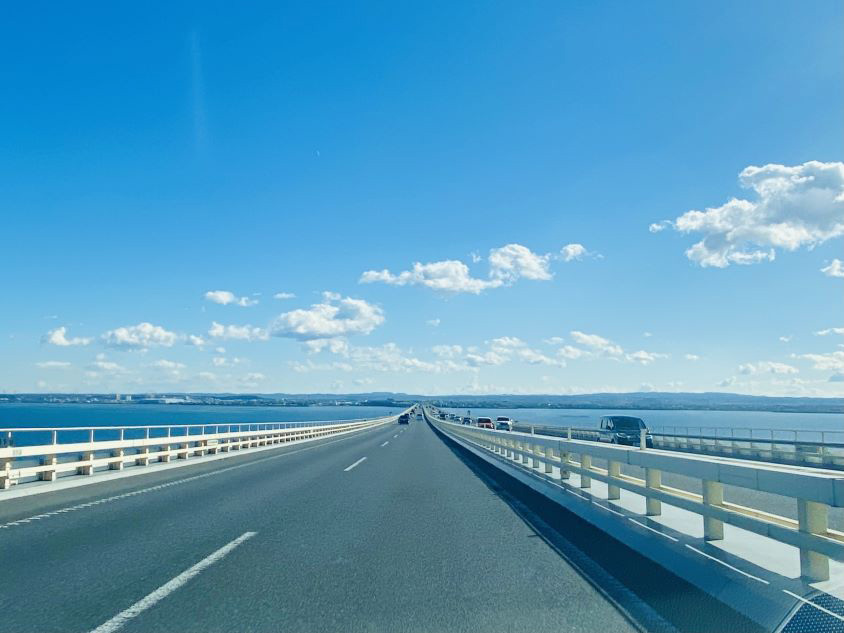 海沿いの高速道路を走行の際気をつけたいこととは トヨタ自動車のクルマ情報サイト Gazoo