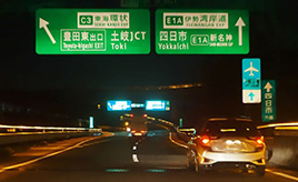 深夜の新東名は大型トラックが主役