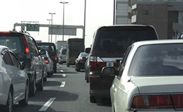 高速道路、車がなんとなく多いと感じる日の特徴