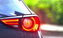 ウインカーやハザードランプを消し忘れて走行する車が増えている気がします