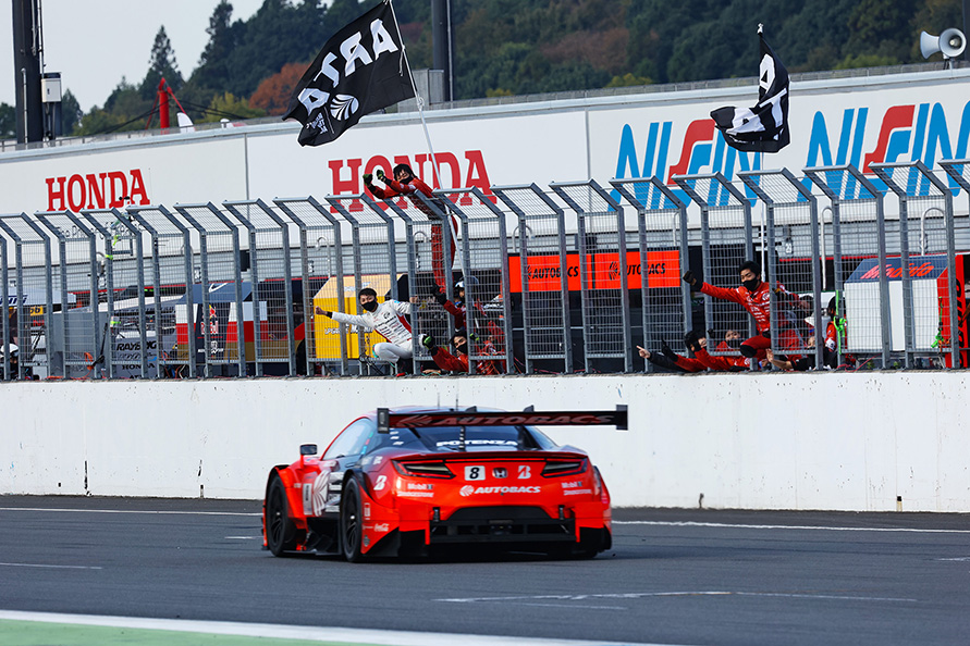 ポイントは拮抗 最終戦まで気が抜けません そして 現場帰りにサービスエリアでgtファンと遭遇などなど Super Gt第7戦現場レポート トヨタ自動車のクルマ情報サイト Gazoo ポイントは拮抗 最終戦まで気が抜けません そして 現場帰りにサービスエリアでgtファンと遭遇などなど Super Gt第7戦現場レポート トヨタ自動車のクルマ情報サイト Gazoo