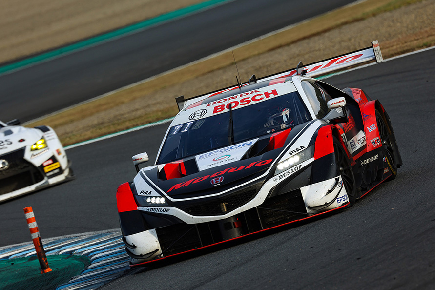 （予選ポールポジション　決勝2位の64号車Modulo NSX-GT）