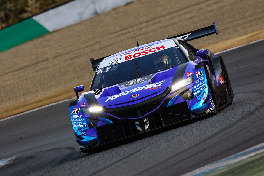 （3位　RAYBRIG NSX-GT）