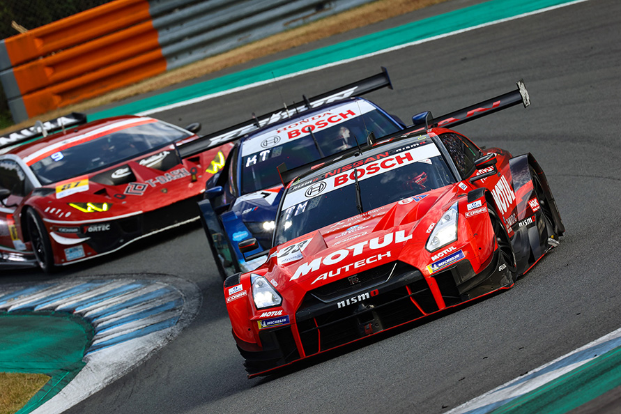 （2ポイント差でランキング3位　23号車MOTUL AUTECH GT-R）