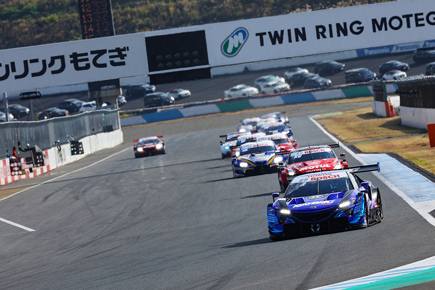 （2ポイント差でランキング4位の100号車）