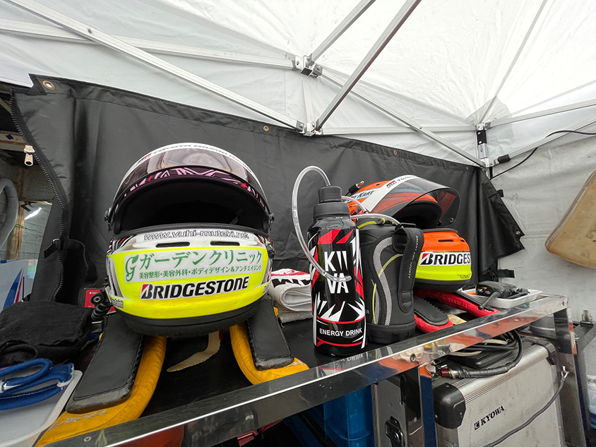 39号車 TGR TEAM SARD　関口雄飛選手、中山雄一選手のヘルメット