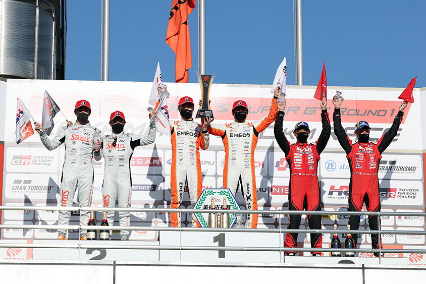 SUPER GT開幕戦表彰台　山下健太選手　大嶋和也選手
