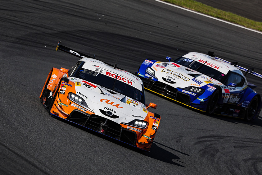 2022 スーパーGT 第2戦 富士 GT450㎞　36号車au TOM'S GR Supraと37号車KeePer TOM'S GR Supra