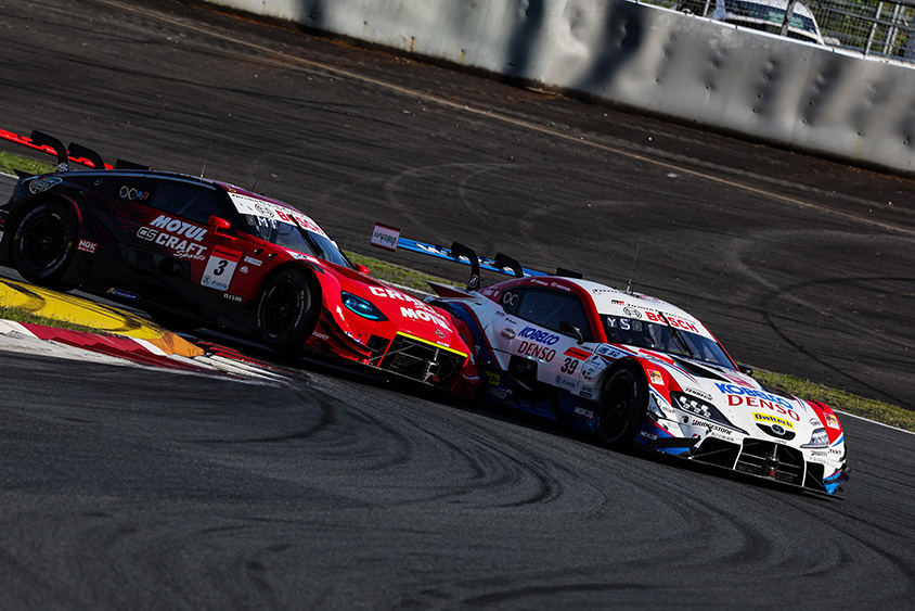 7万人の観衆を集めた富士gt450 Super Gt第2戦 トヨタ自動車のクルマ情報サイト Gazoo 7万人の観衆を集めた富士gt450 Super Gt第2戦 トヨタ自動車のクルマ情報サイト Gazoo