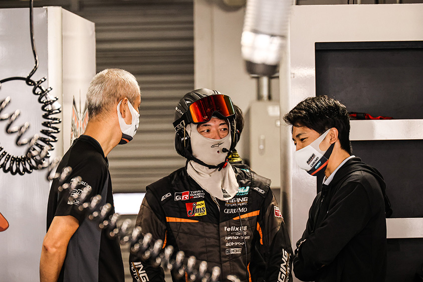 38号車　坪井翔選手（P.MU/CERUMO・INGING）