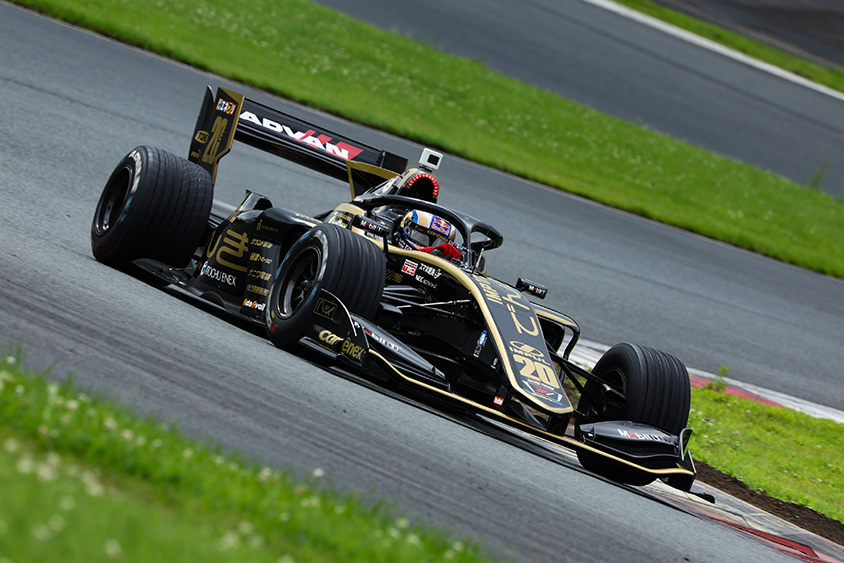 20号車 平川亮選手(carenex TEAM IMPUL)