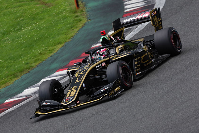 19号車　関口雄飛選手（carenex TEAM IMPUL）