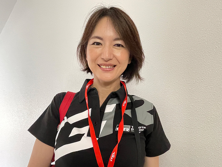 実況担当の稲野一美さん