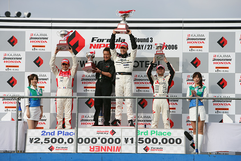 その当時の写真がありました！優勝のロイック・デュバル選手　写真：トヨタ自動車