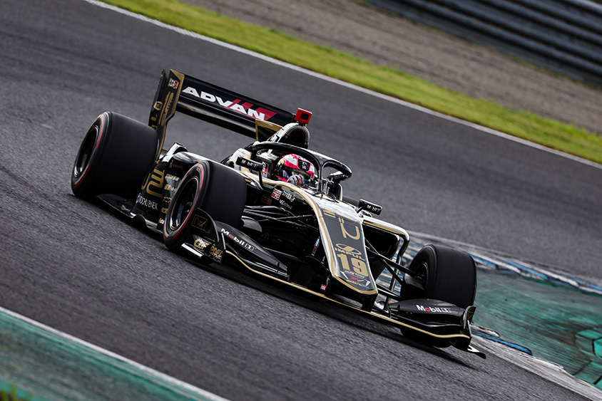 19号車　関口雄飛選手/carenex TEAM IMPUL