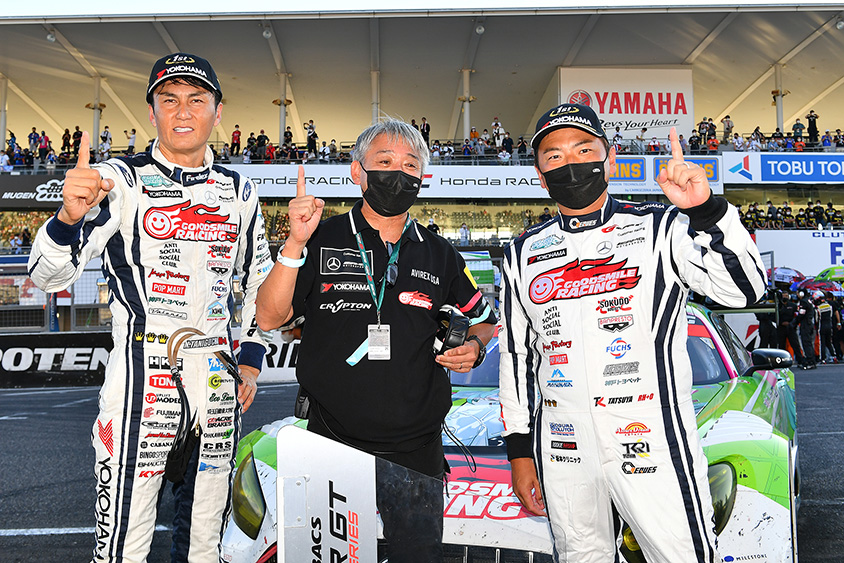 左から谷口 信輝選手、片山 右京監督、片岡 龍也選手/GOODSMILE RACING & TeamUKYO