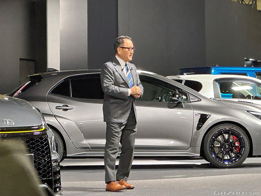 「モリゾウから新年のご挨拶」で語るモリゾウさん（豊田章男代表取締役会長）