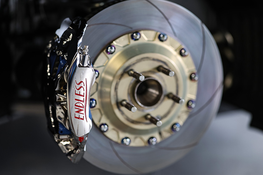 スーパー耐久シリーズ2022　第1戦鈴鹿5時間耐久レース3号車　ENDLESS SPORTS　Mercedes AMG GT4のブレーキディスク、キャリパー