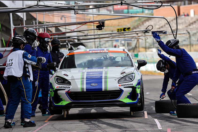 スーパー耐久シリーズ2022 第1戦鈴鹿5時間耐久レース 61号車 Team SDA Engineering BRZ CNF Concept タイヤ交換