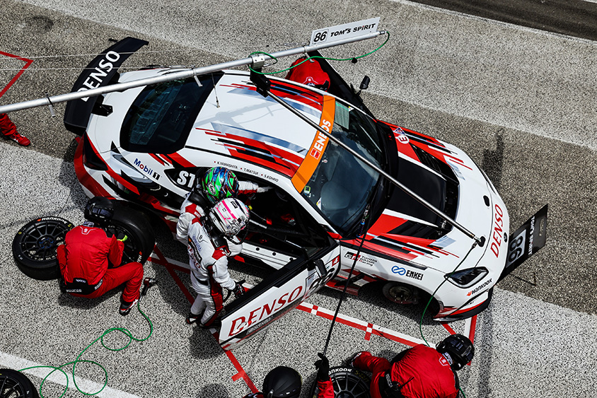 富士に続き菅生でも勝利を収めたTOM’S SPIRITチームとドライバー